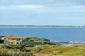 Augusta Beachfront - Watch the whales go by